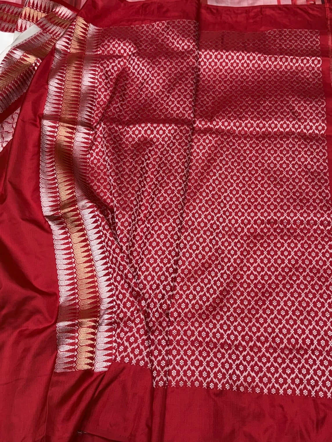 Ivory &amp; Red Handwoven Pure Banarasi Silk Saree – Kadwa Weave in 100% Katan Mulberry Silk