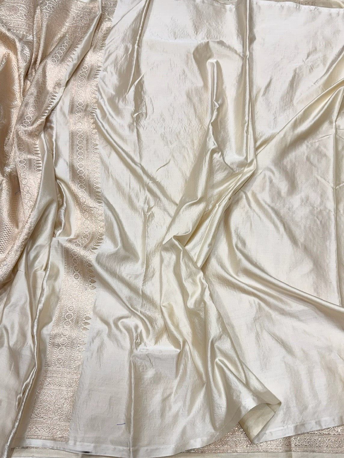 Cream Handwoven Vintage Pure Banarasi Satin Silk Saree