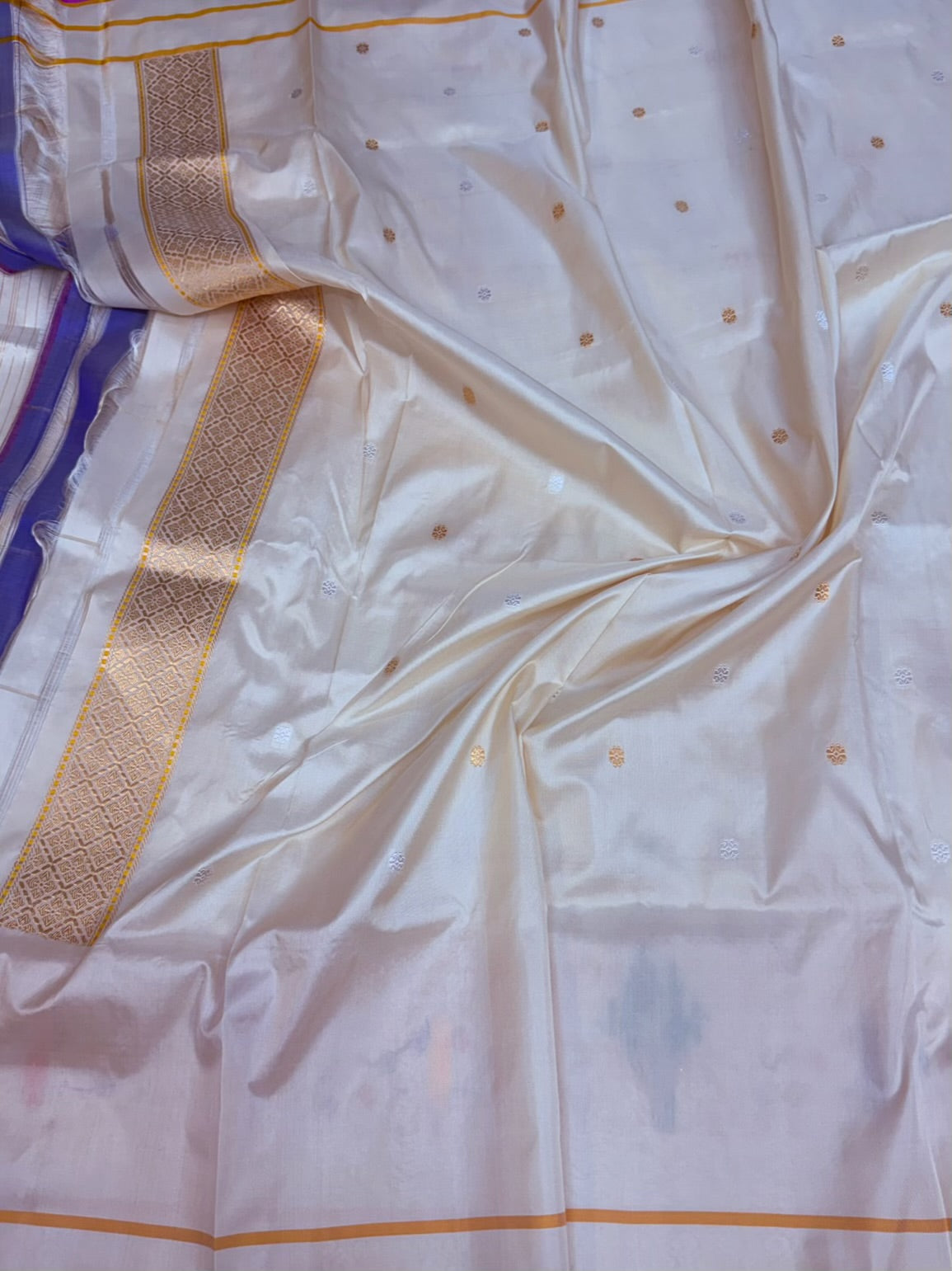 Ivory Handwoven Pure Banarasi Katan Silk Saree