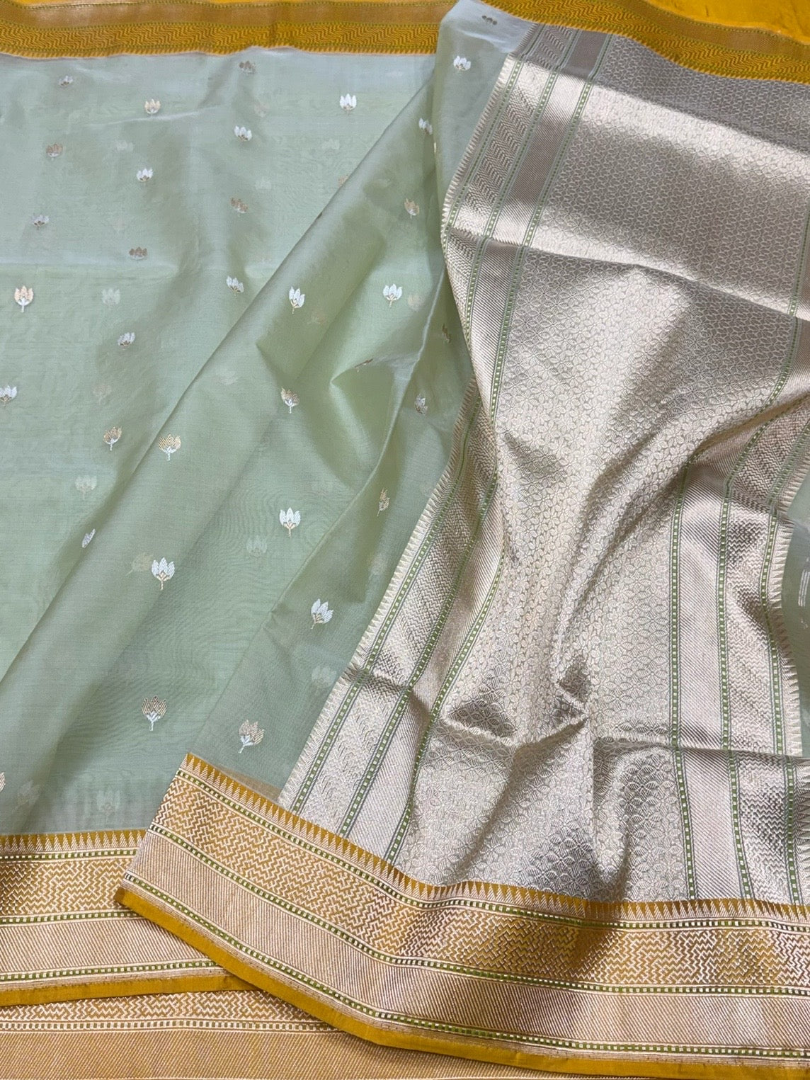 Pista Handwoven Pure Organza Silk Saree