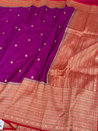 Magenta Handwoven Pure Banarasi Ektara Silk Saree in Kadwa Weave