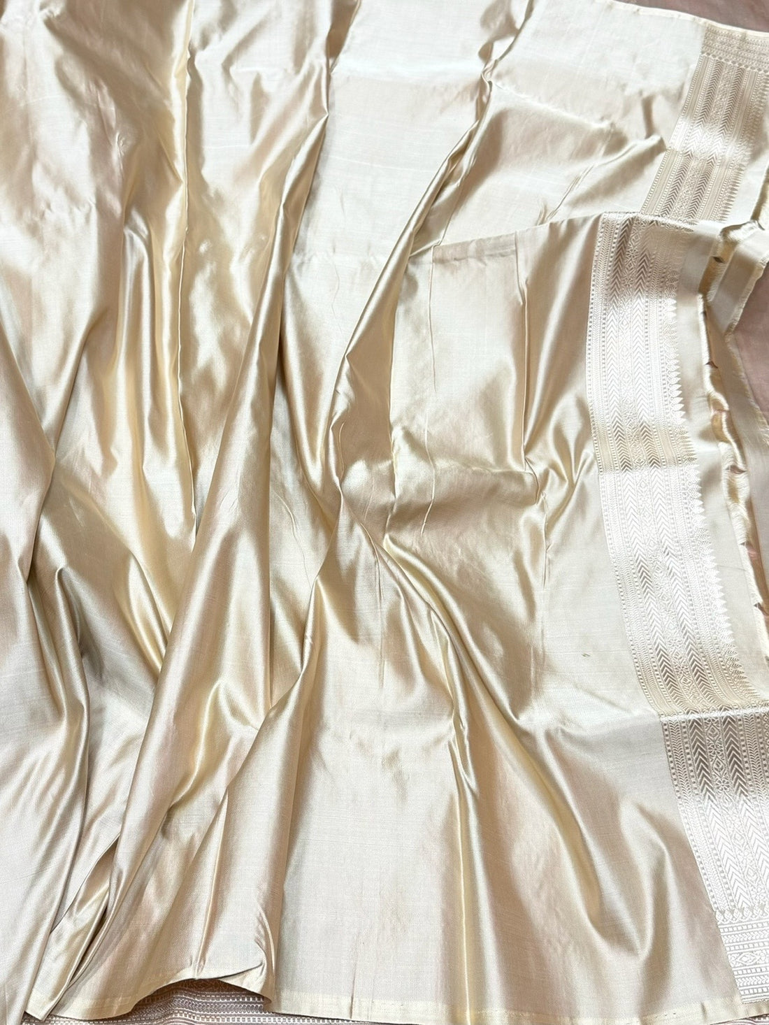 Cream Handwoven Pure Banarasi Satin Tanchoi Silk Saree – Luxurious Satin Silk with Kadwa Weave