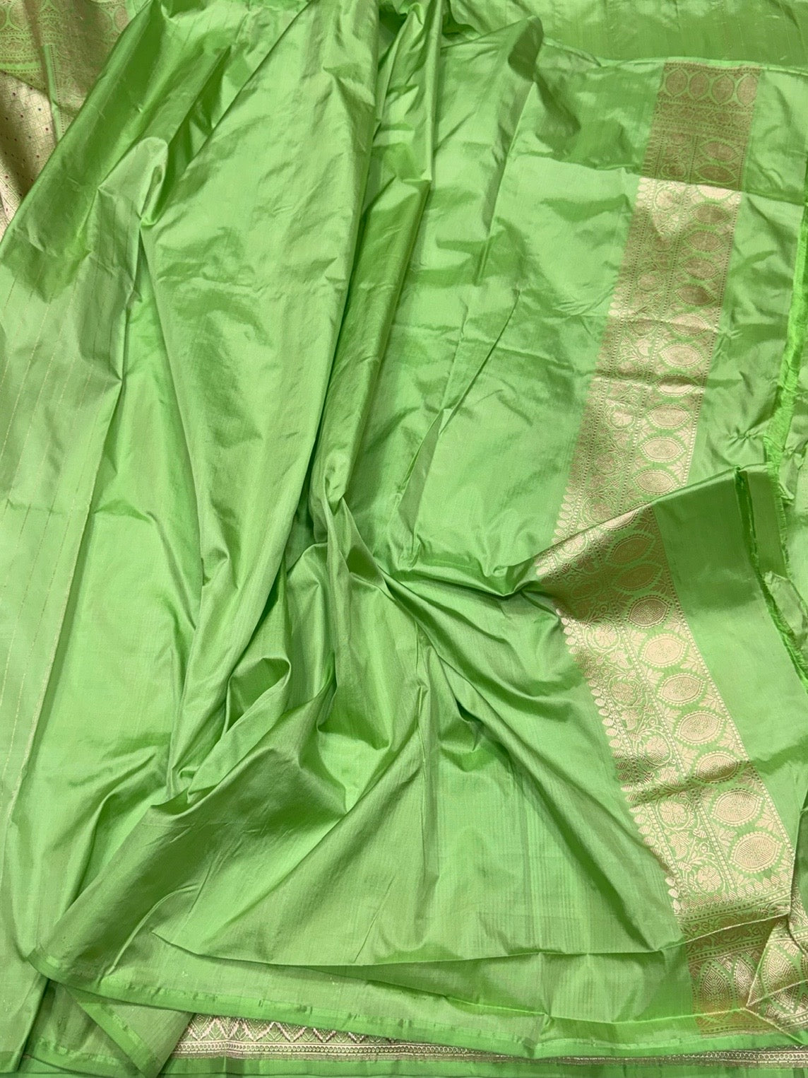 Fresh Parrot Green Handwoven Pure Banarasi Silk Saree | Pure Katan Silk | Kadwa Weave | HMR Handlooms