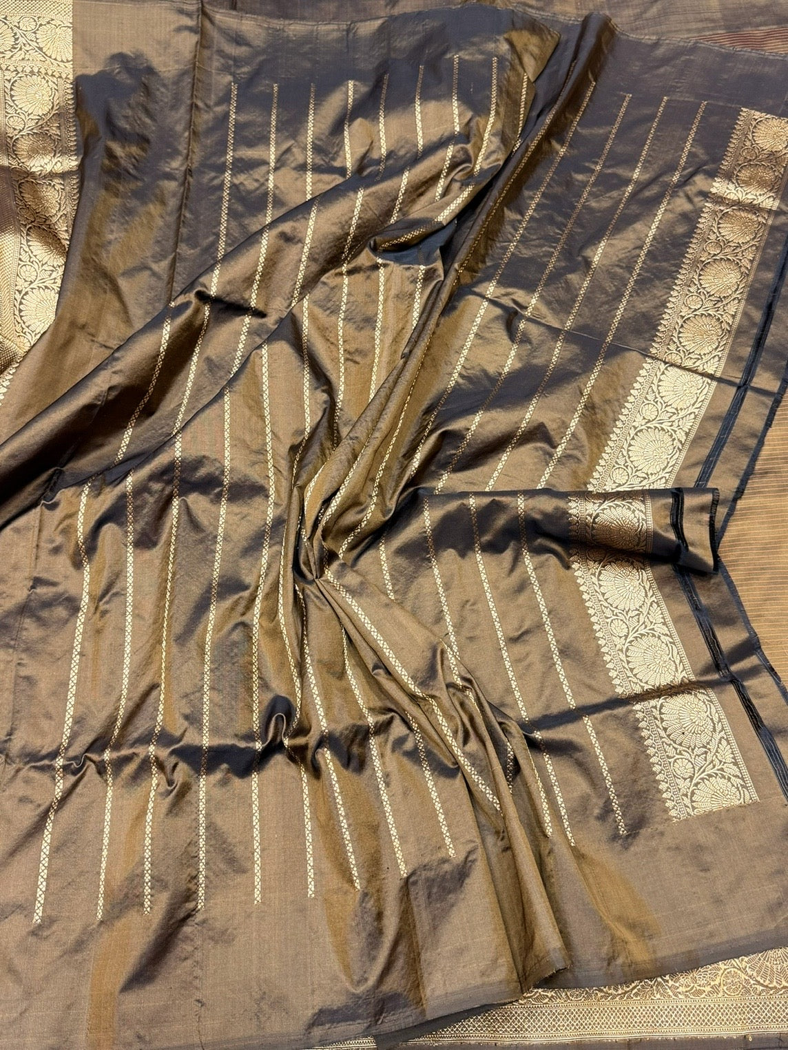 Handwoven Pure Banarasi Saree in Katan Silk – Traditional Checks Weave