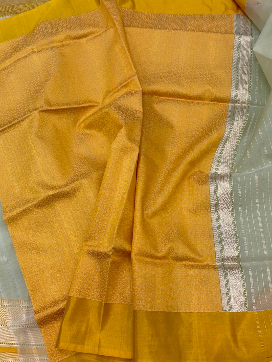 Pista Handwoven Pure Organza Silk Saree