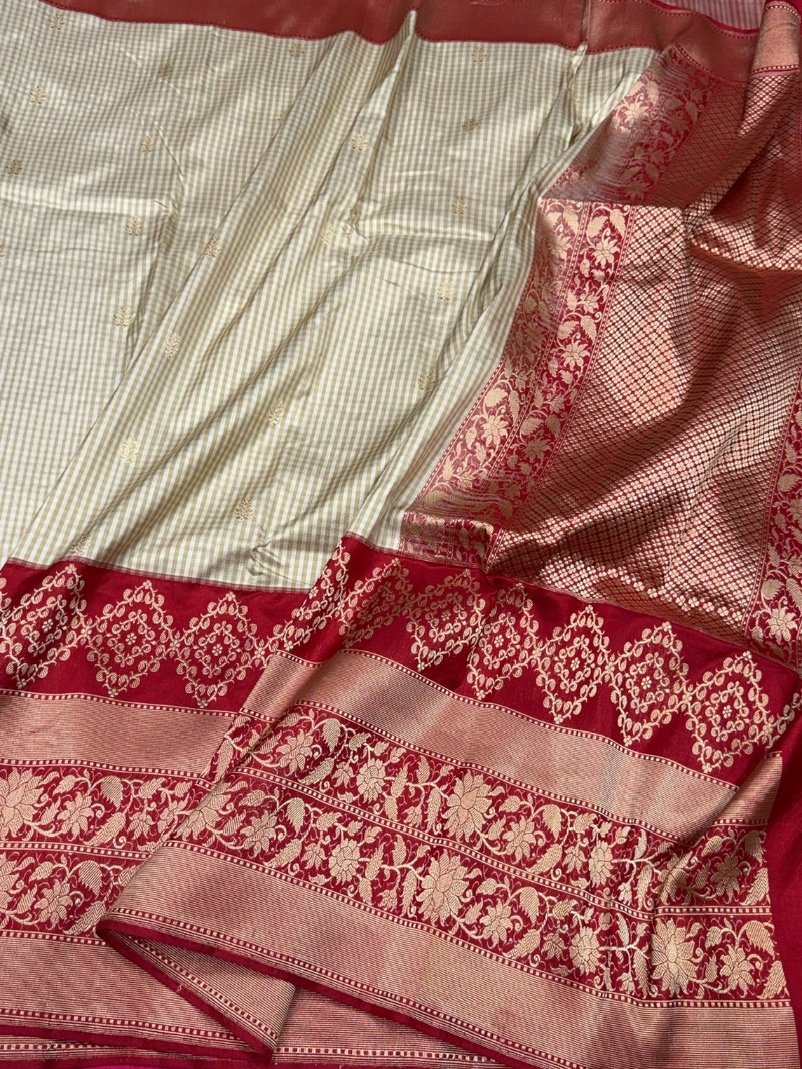 Cream /Red Handwoven Pure Banarasi Ektara Silk Saree