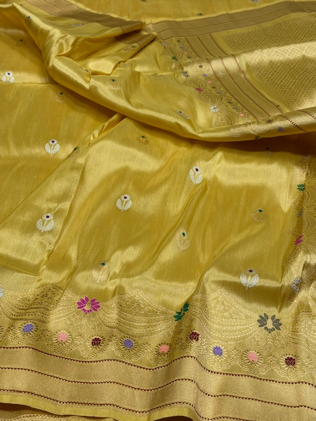 Yellow Handwoven Pure Banarasi Tissue Silk Saree – Kadwa Weave in 100% Pure Tissue Silk