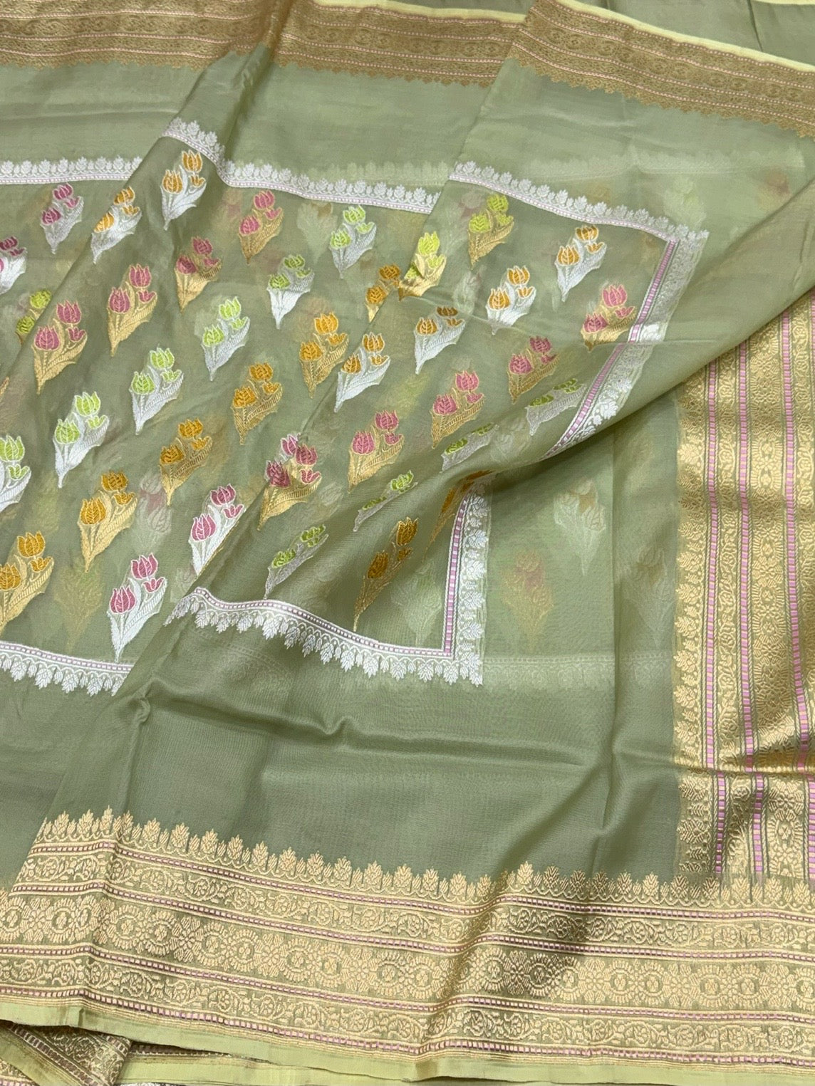 Pista Handwoven Pure Organza Silk Saree