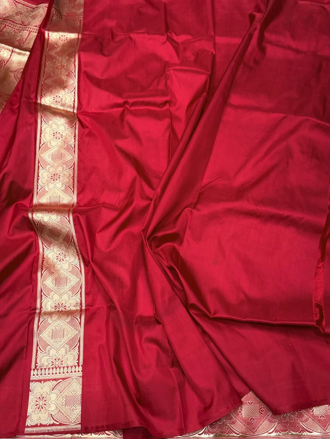 Red Handwoven Pure Banarasi Silk Saree – Katan Silk, Kadwa Weave &amp; Elegant Traditional Border