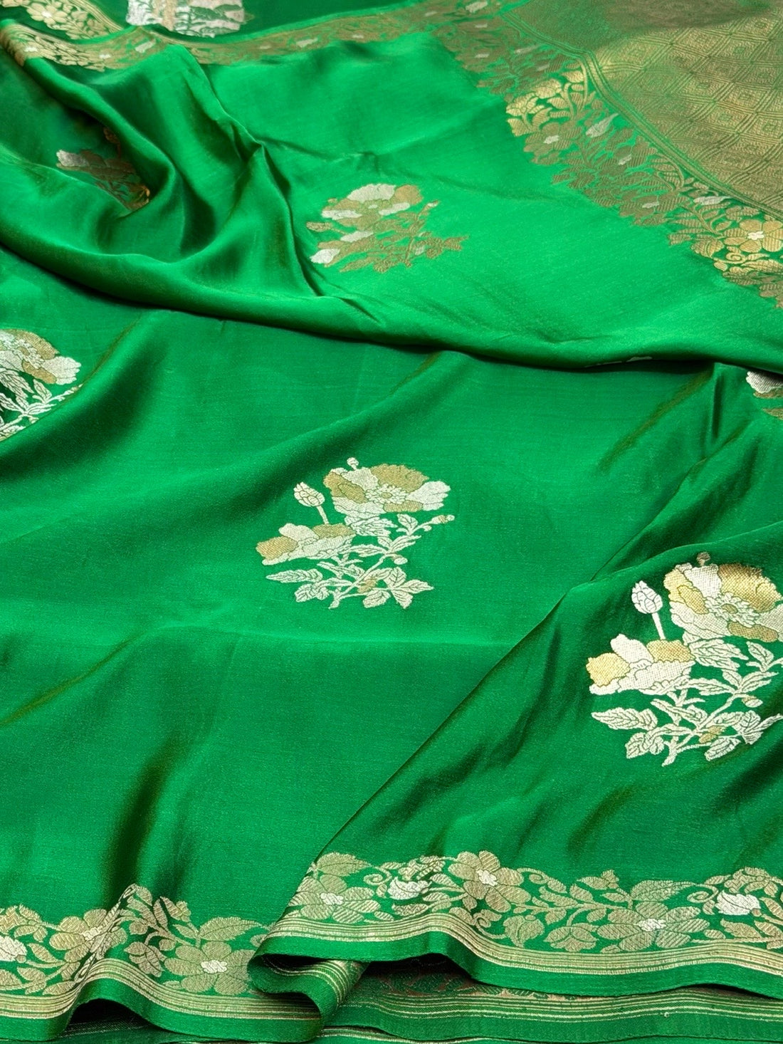 Green Handwoven Pure Banarasi Mashru Satin Silk Saree