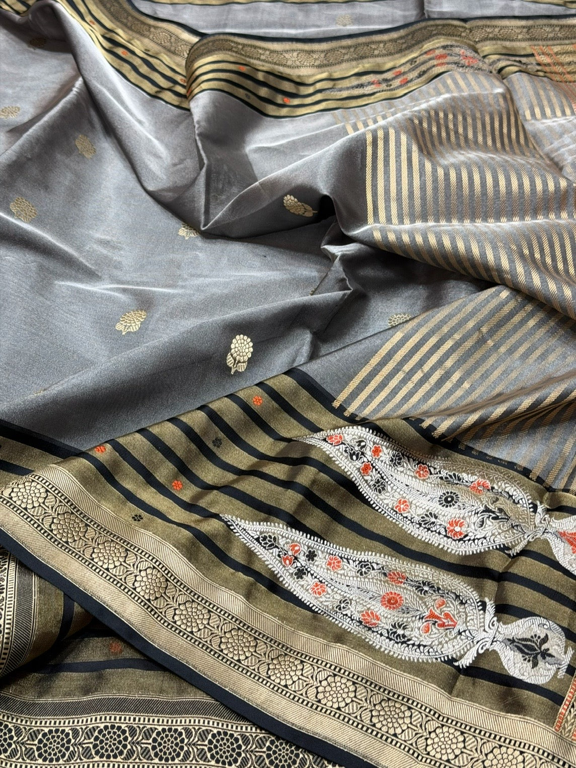 Ash Grey Handwoven Pure Banarasi Ektara Tissue Saree | Lightweight Kadwa Katan Silk