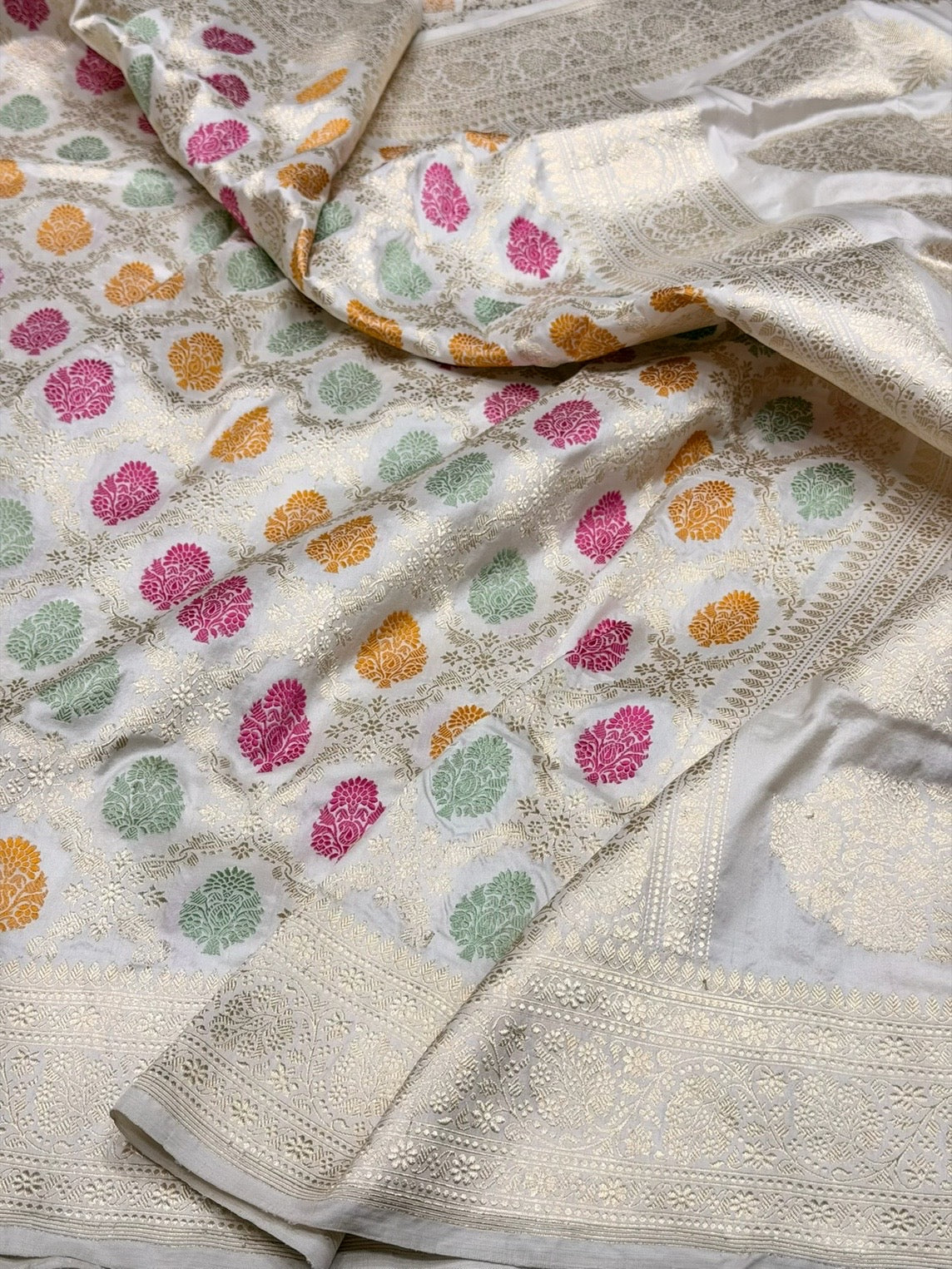 White Handwoven Pure Banarasi Silk Saree – Kadwa Weave in 100% Katan Mulberry Silk