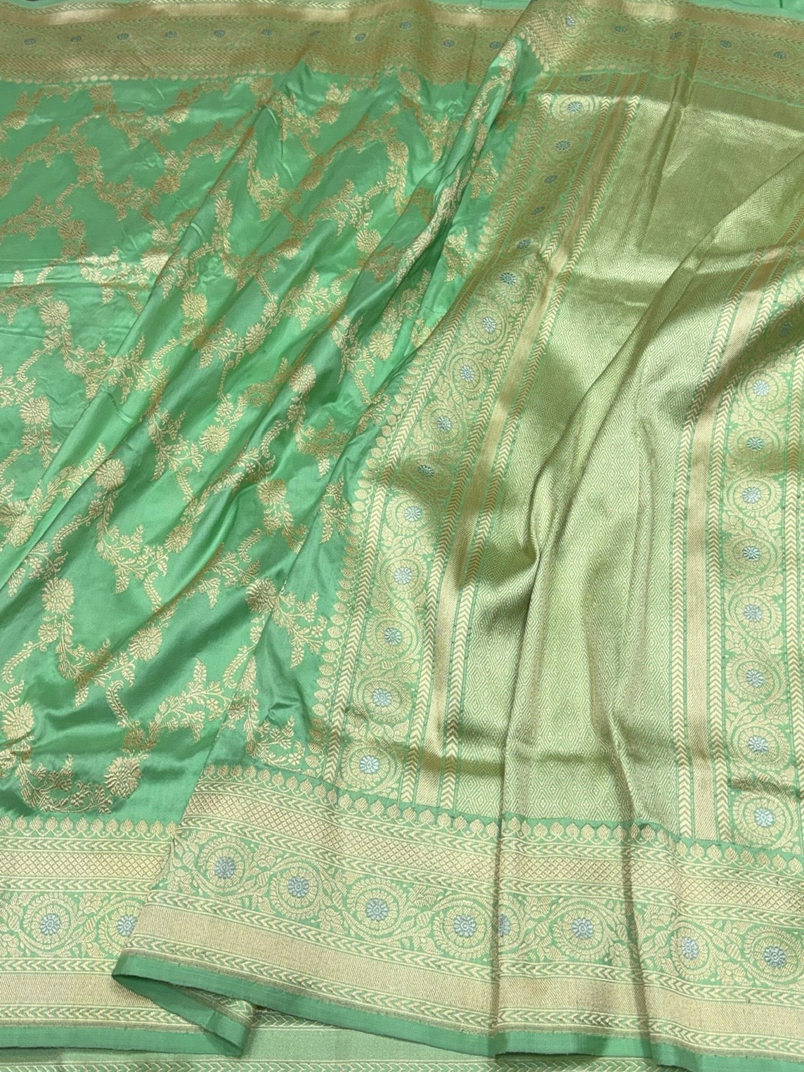 Parrot Green Handwoven Pure Banarasi Silk Saree – Kadwa Weave in 100% Katan Mulberry Silk