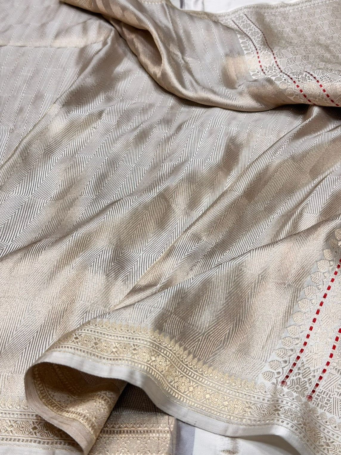 Ivory Handwoven Pure Banarasi Satin Tanchoi Silk Saree – Luxury Wedding &amp; Festive Handloom