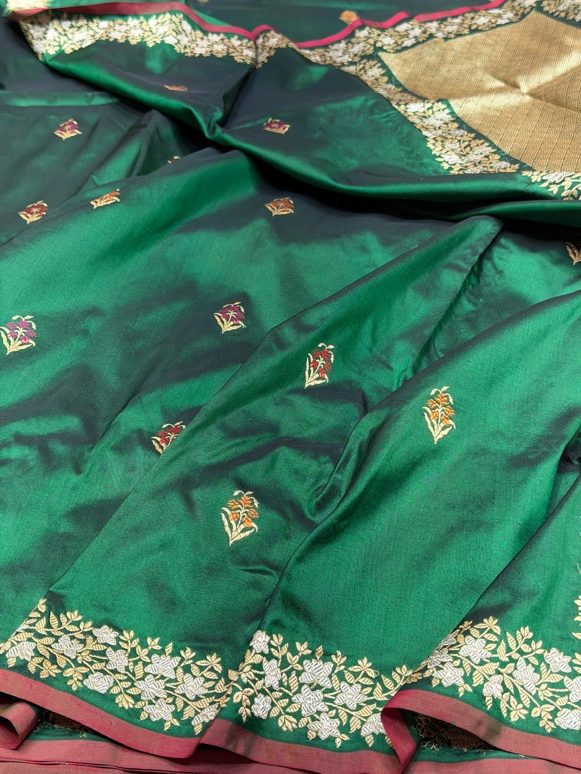 Bottle Green Handwoven Pure Banarasi Katan Silk Saree | Kadwa Weave | Intricate Skirt Design | Kadiyal Border | Pure Silk Handloom Saree