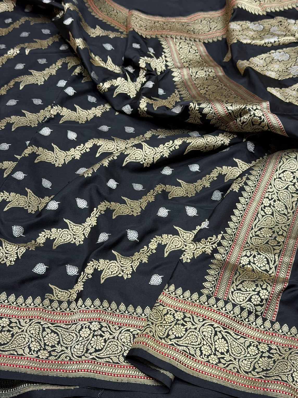 Black Handwoven Pure Banarasi Silk Saree – Kadwa Weave in 100% Katan Mulberry Silk