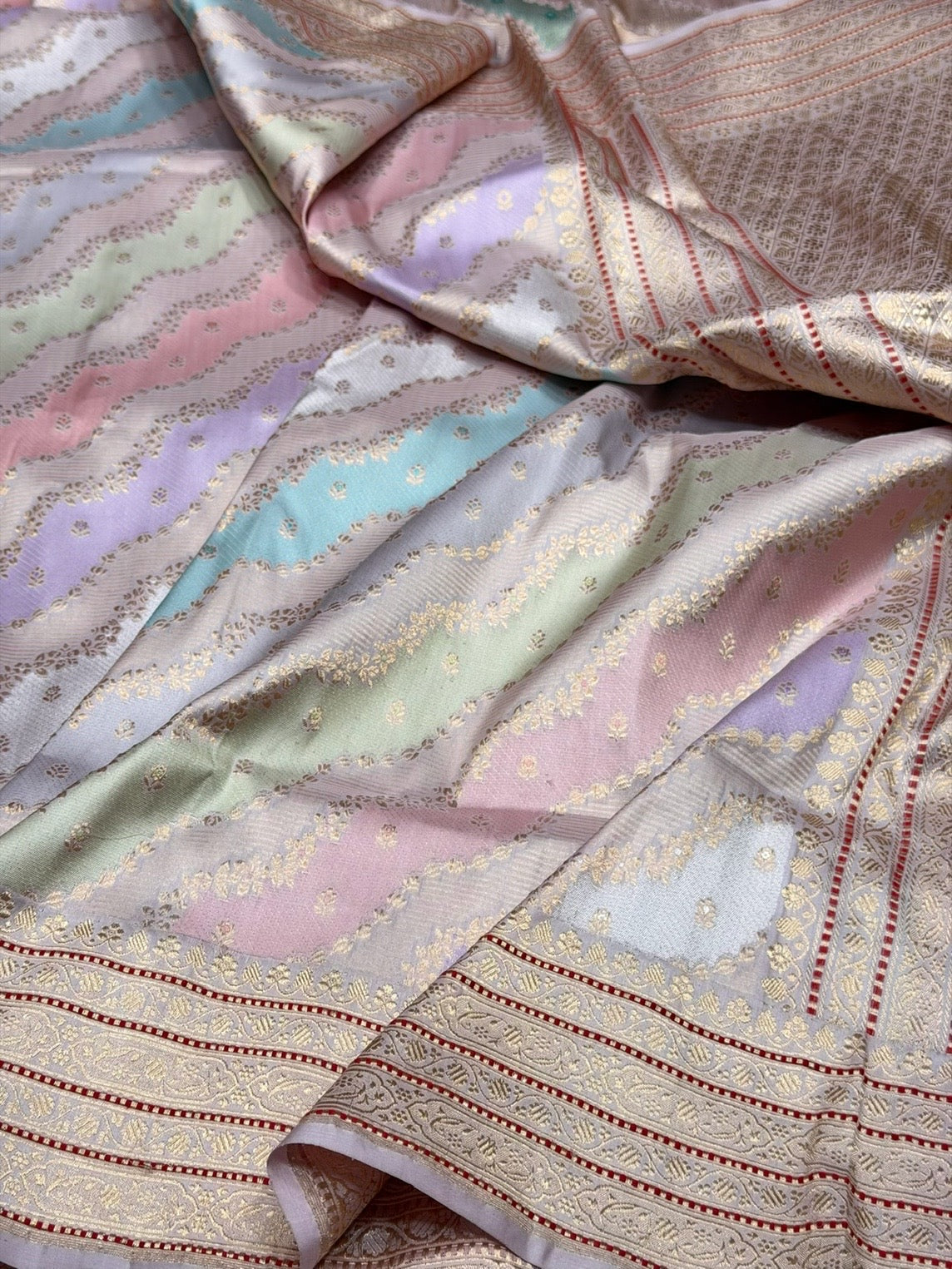 Lilac Handwoven Pure Banarasi Rangkaat Silk Saree