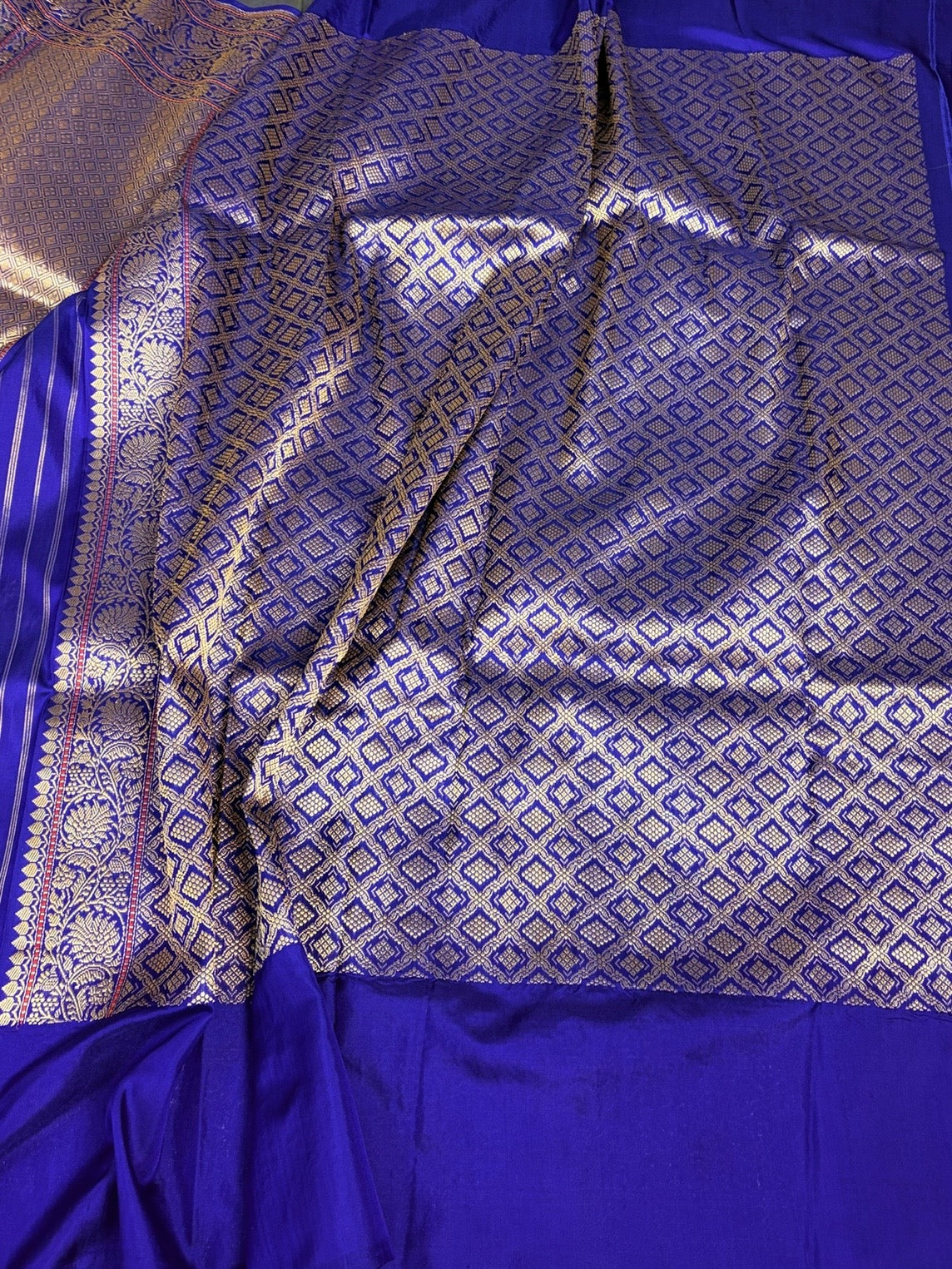 Mehndi Green Handwoven Pure Banarasi Ektara Silk Saree in Kadwa Weave