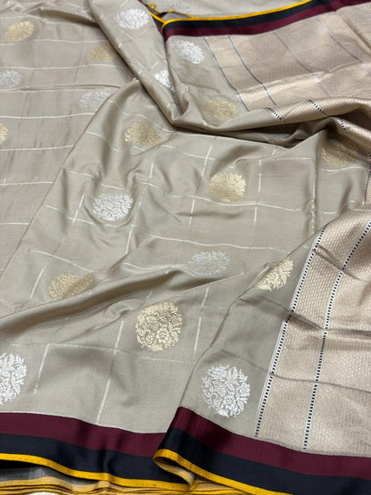 Light Champagne Beige Handwoven Pure Banarasi Ektara Silk Saree with Satin Border – Kadwa Weave | Authentic Banaras Handloom