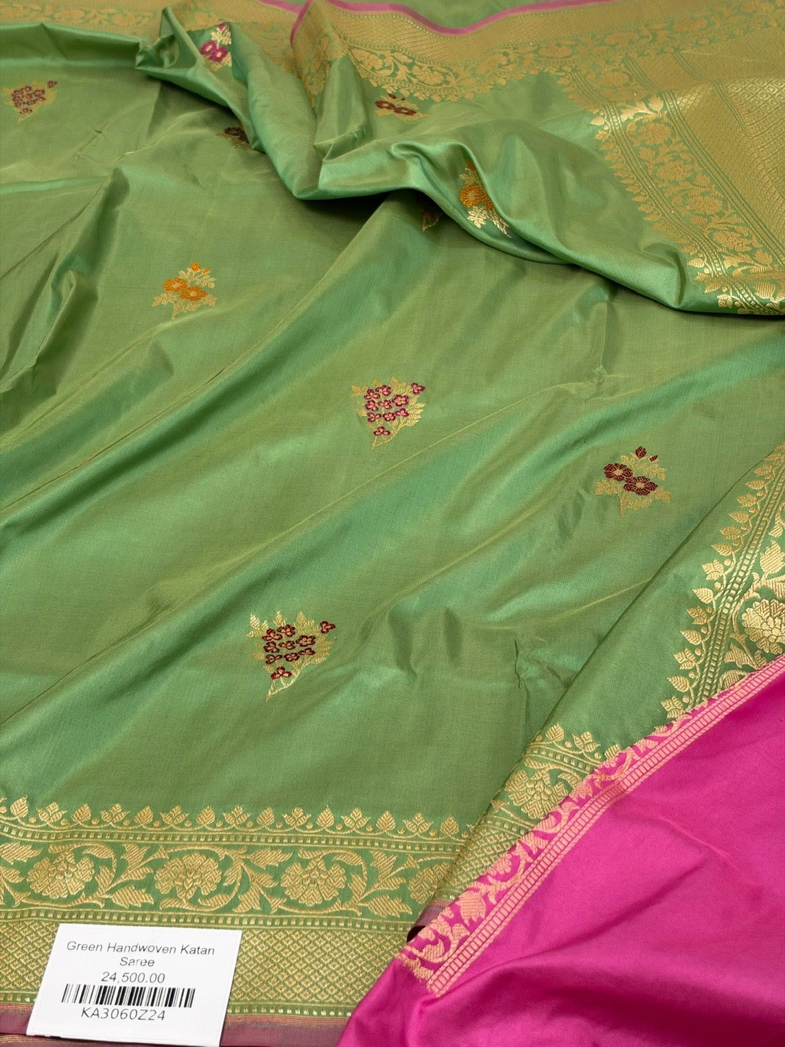 Green Handwoven Pure Banarasi Silk Saree in Kadwa Weave