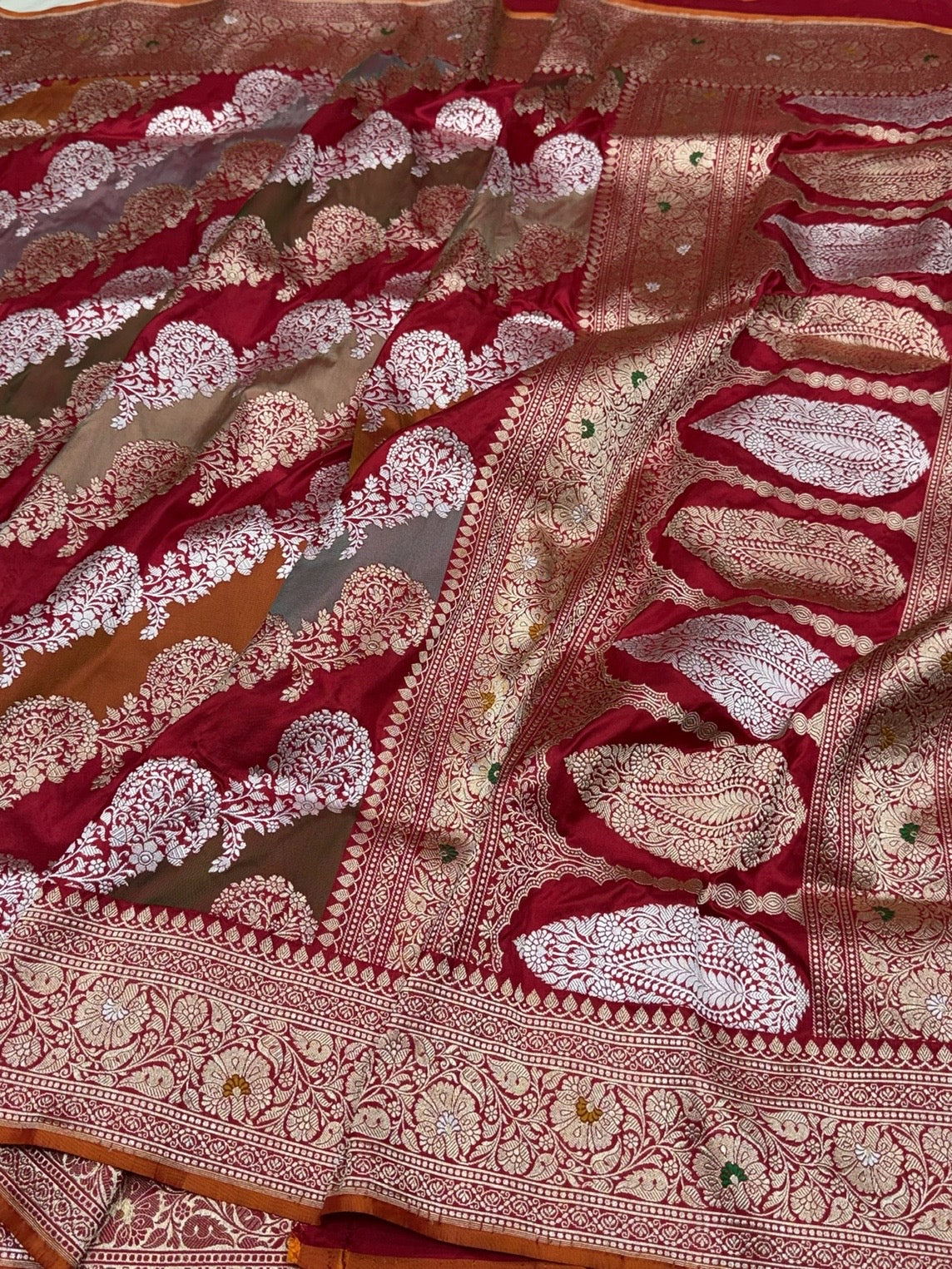 Red Handwoven Pure Banarasi Rangkaat Silk Saree