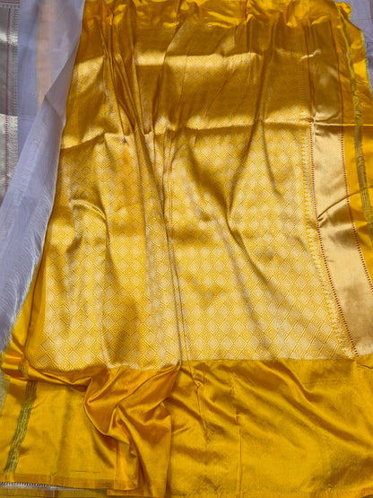 Light Lavender Handwoven Pure Organza Silk Saree – Kadwa Weave, Kora-Mulberry Silk, Skirt Border Saree