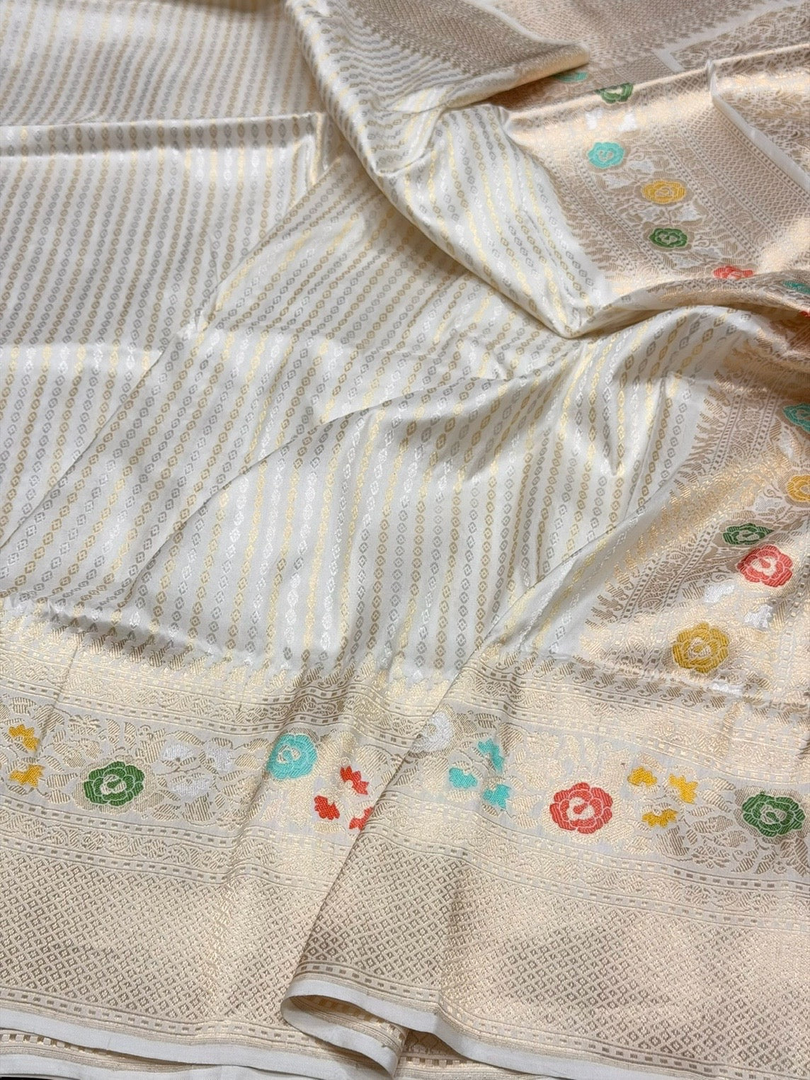 Ivory Handwoven Pure Banarasi Silk Saree – Kadwa Weave, Pure Katan-Mulberry Silk