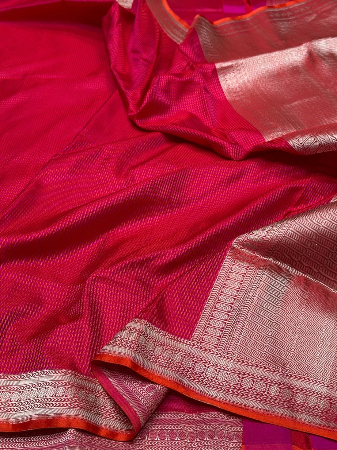 Red Handwoven Pure Banarasi Satin Tanchoi Silk Saree – Kadwa Weave | Authentic Banaras Handloom