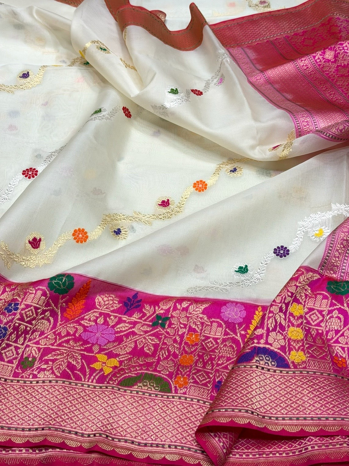 White Handwoven Pure Organza Silk Saree – Kadwa Weave, Kora-Mulberry Silk, Rani Pink Skirt Border Saree