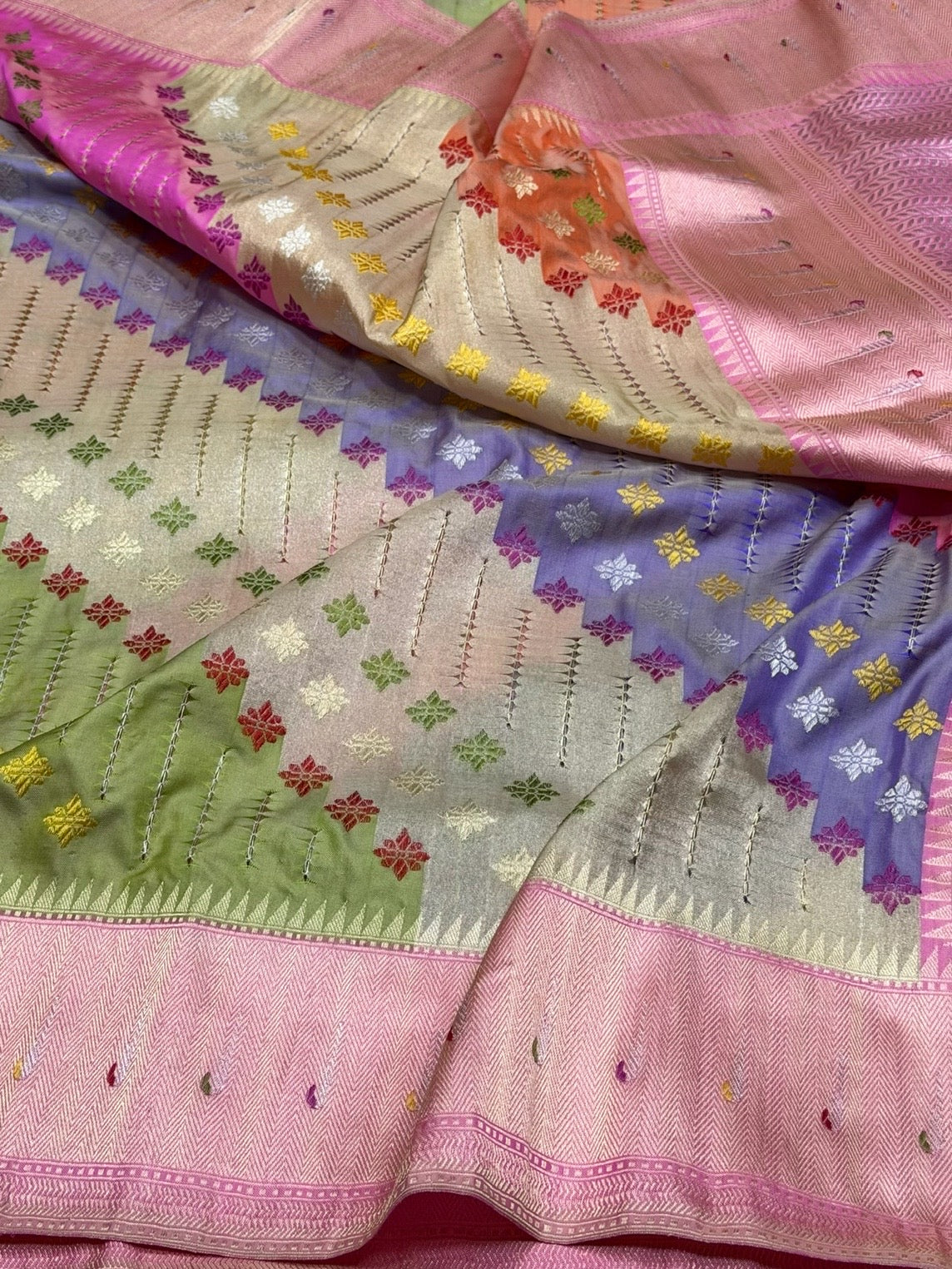 Baby Pink Handwoven Pure Banarasi Rangkaat Silk Saree