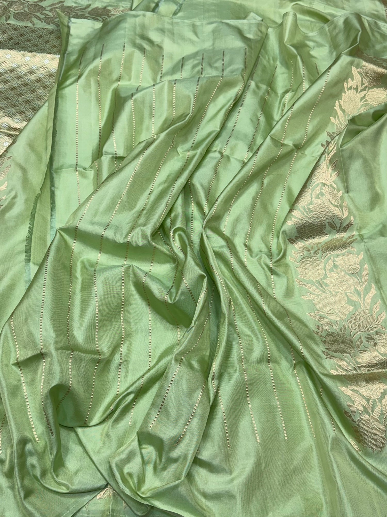 Pista Pure Banarasi Ektara Silk Saree – Handwoven Kadwa Booti