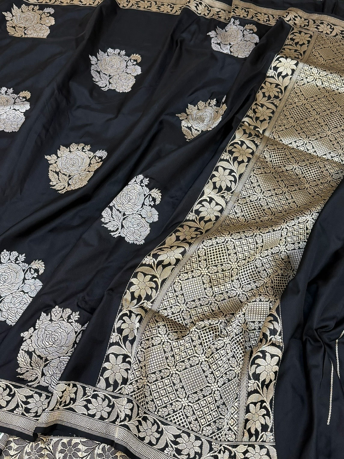 Black Handwoven Pure Banarasi Ektara Silk Saree