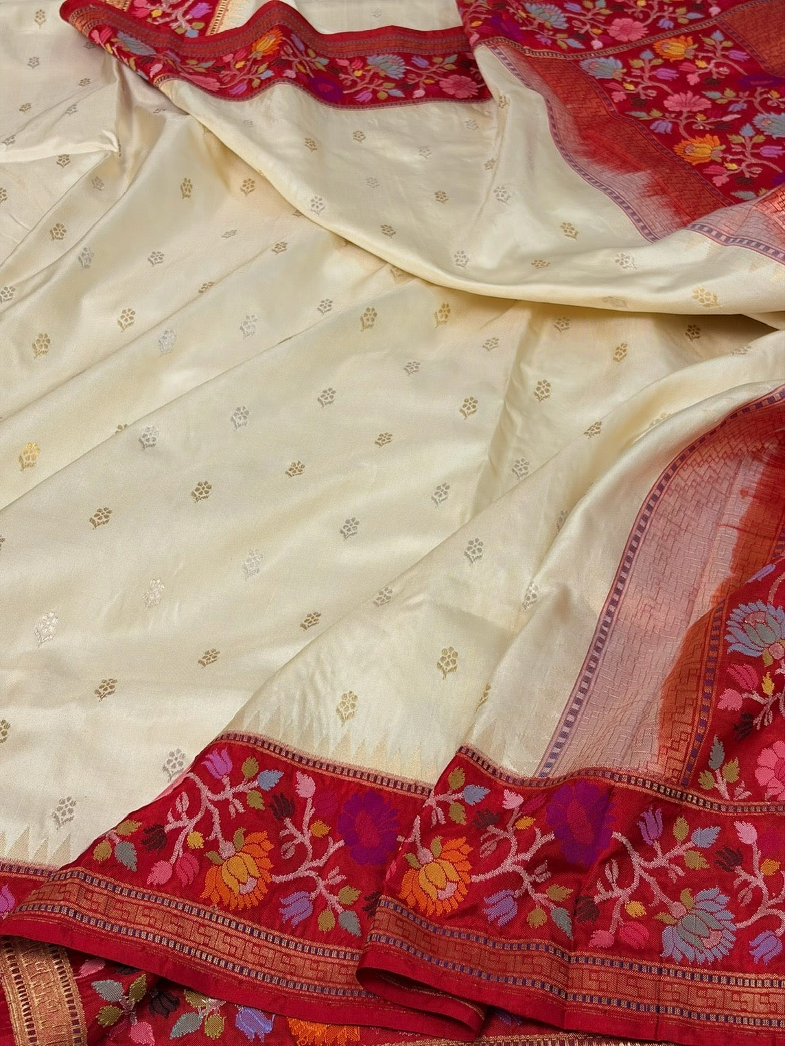 Cream Handwoven Pure Banarasi Ektara Silk Saree