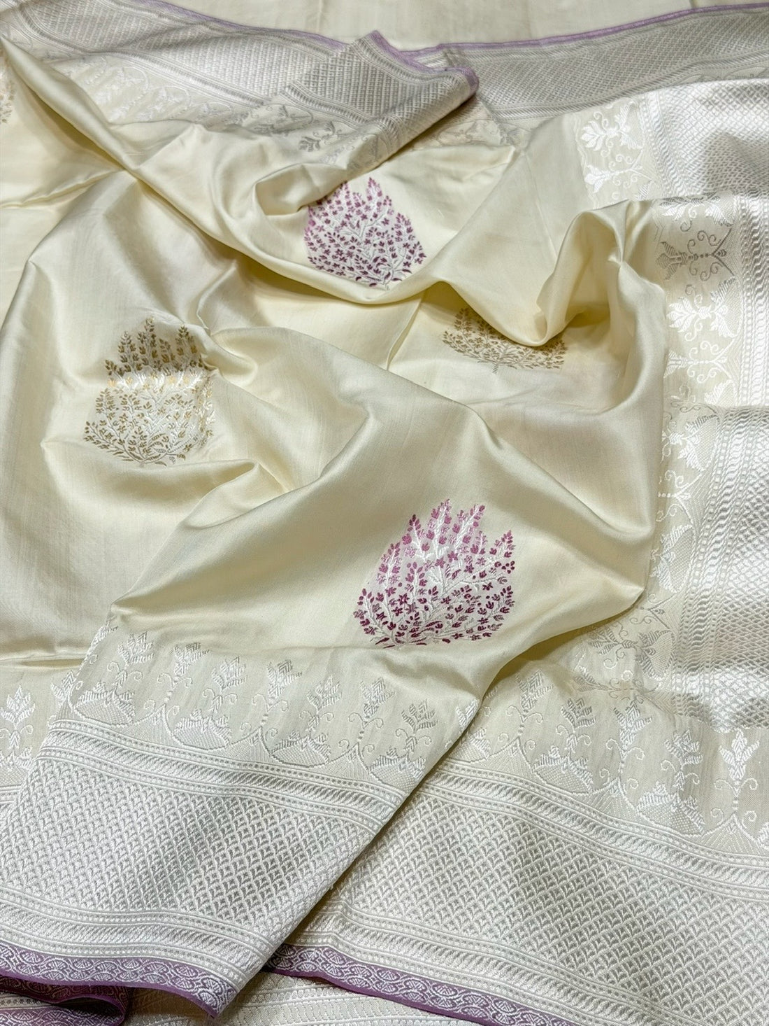 Cream Handwoven Pure Banarasi Ektara Silk Saree