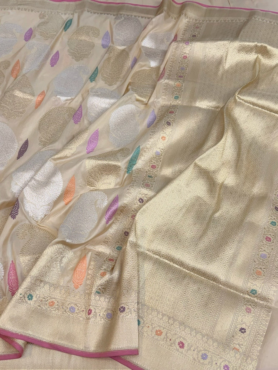 Ivory Handwoven Pure Banarasi Silk Saree