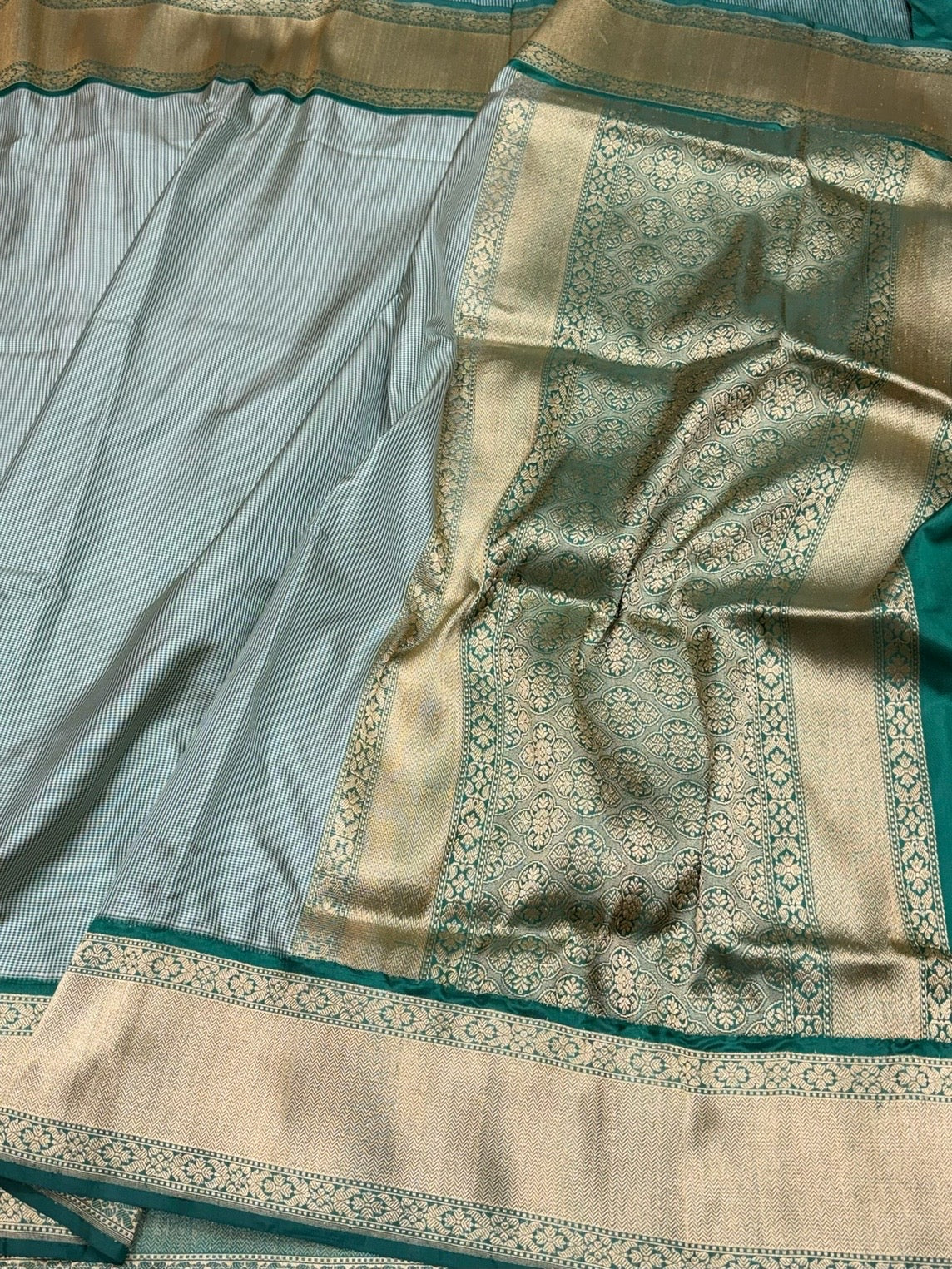 Bottle Green Handwoven Pure Banarasi Silk Saree – Kadwa Weave, Pure Katan-Mulberry Silk