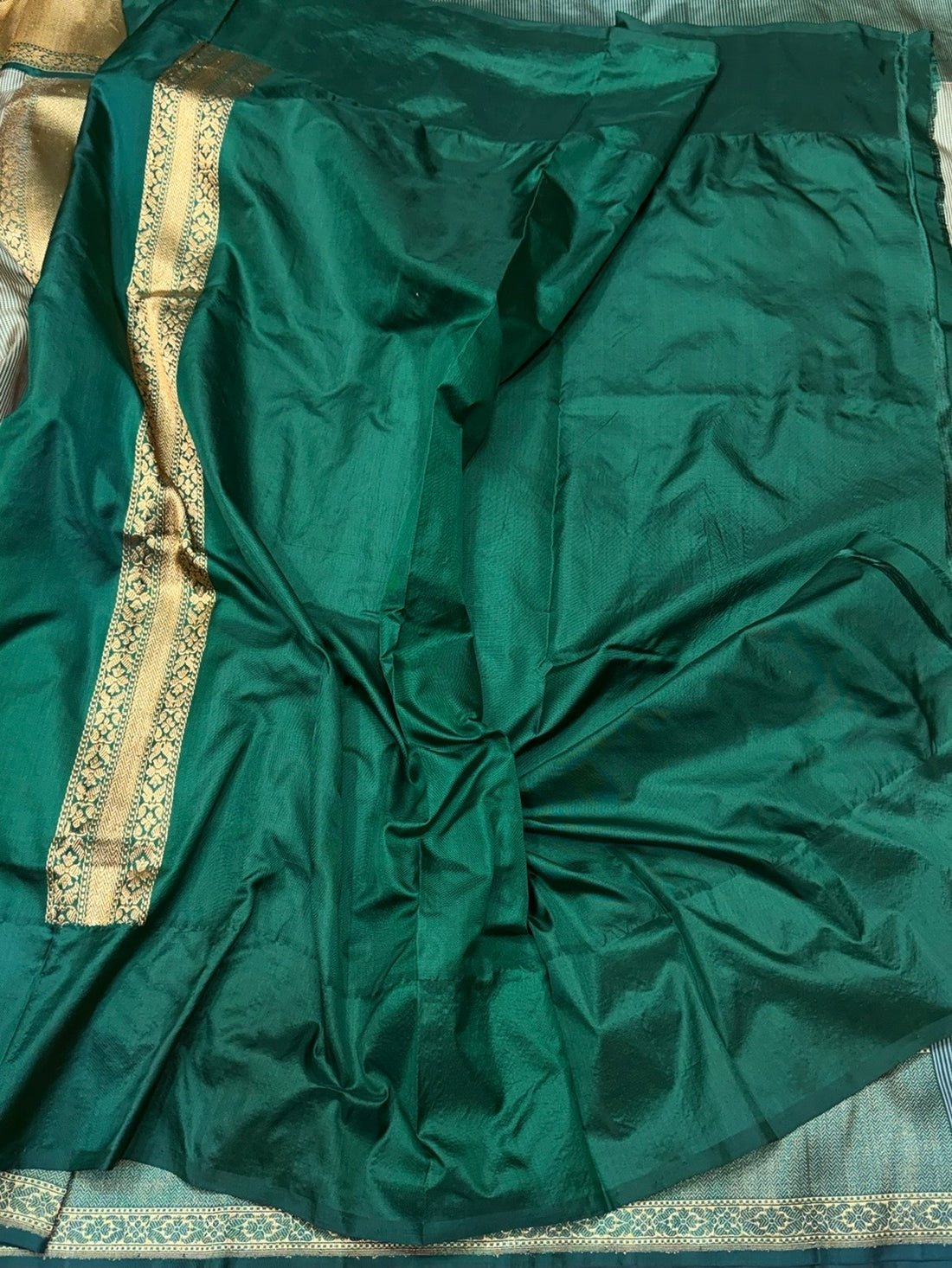 Bottle Green Handwoven Pure Banarasi Silk Saree – Kadwa Weave, Pure Katan-Mulberry Silk