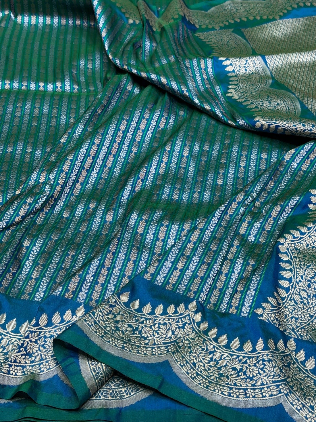 Peacock Blue Handwoven Banarasi Scallop Border Katan Silk Saree – Luxury Kadwa Handloom Wedding &amp; Festive Saree