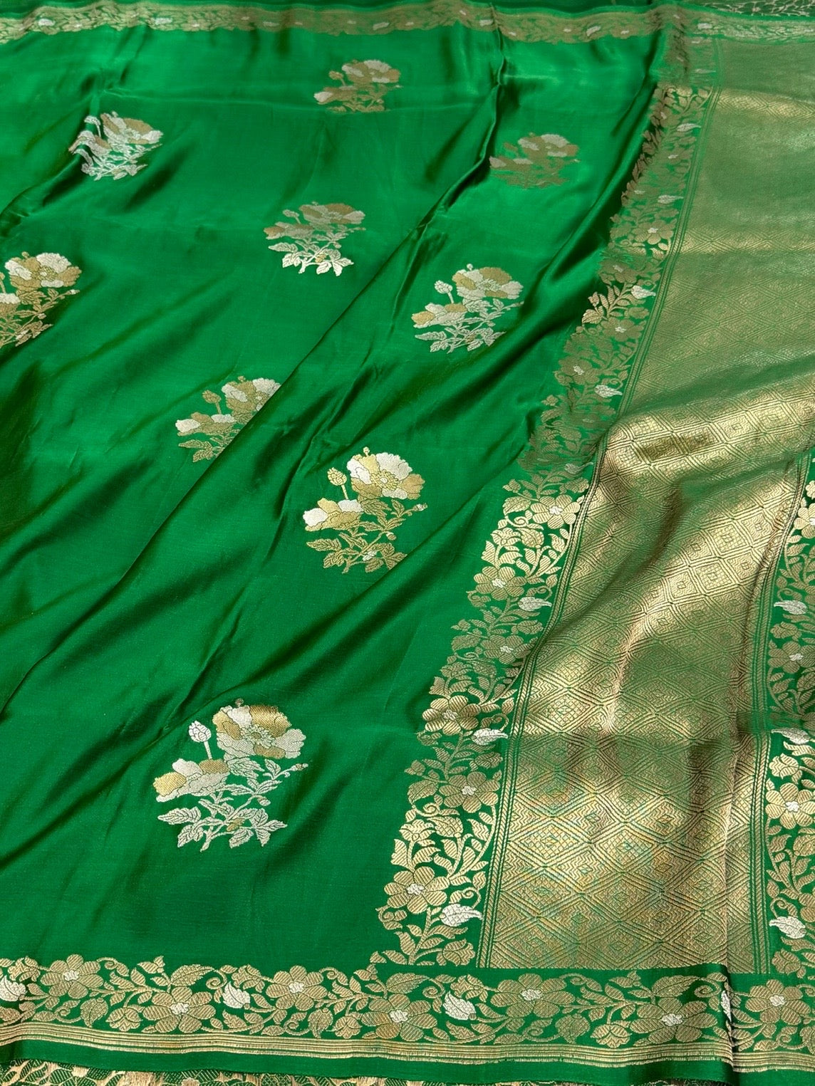 Green Handwoven Pure Banarasi Mashru Satin Silk Saree