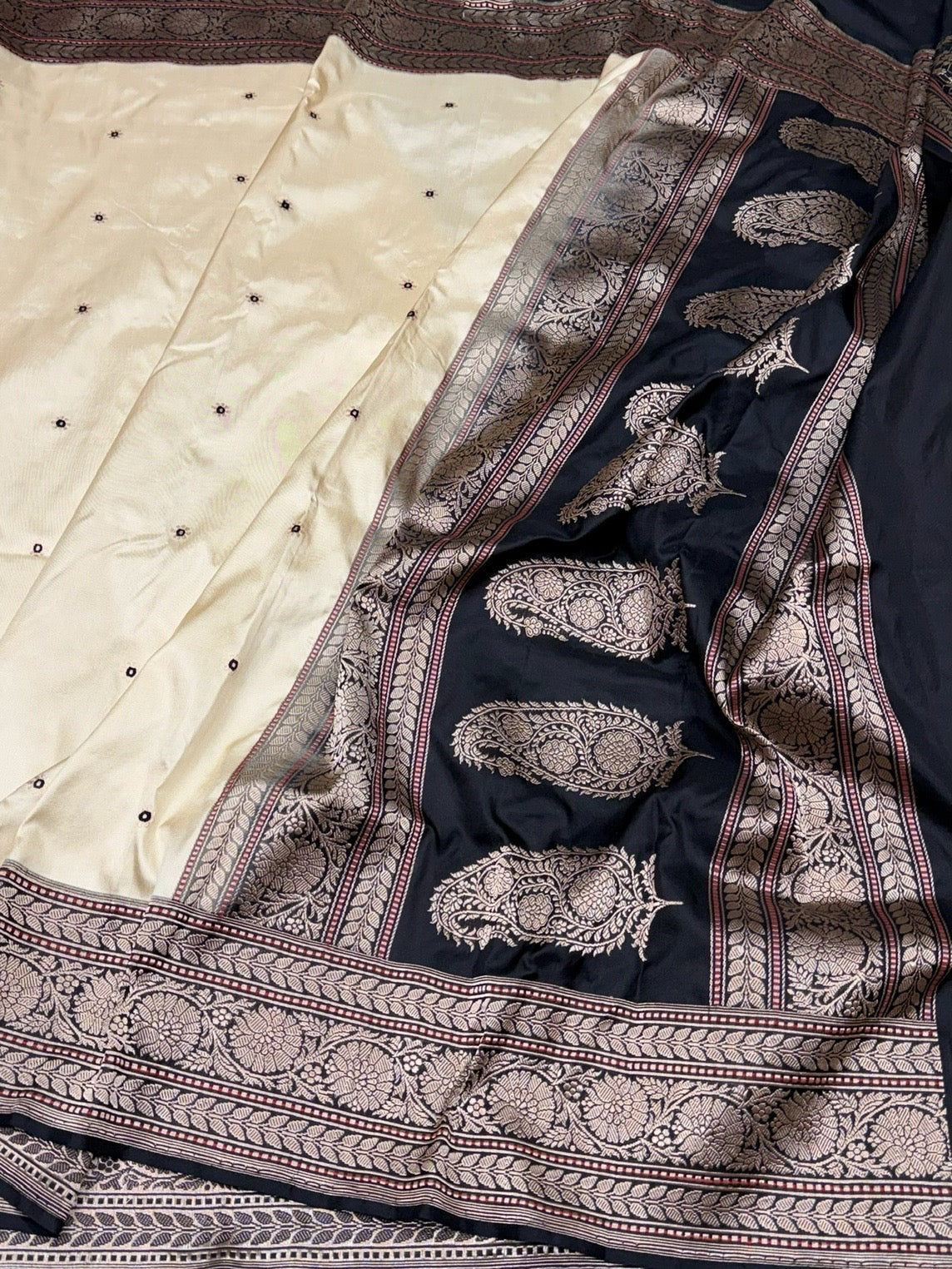 Cream Pure Banarasi Katan Silk Saree – Handwoven Kadwa Booti