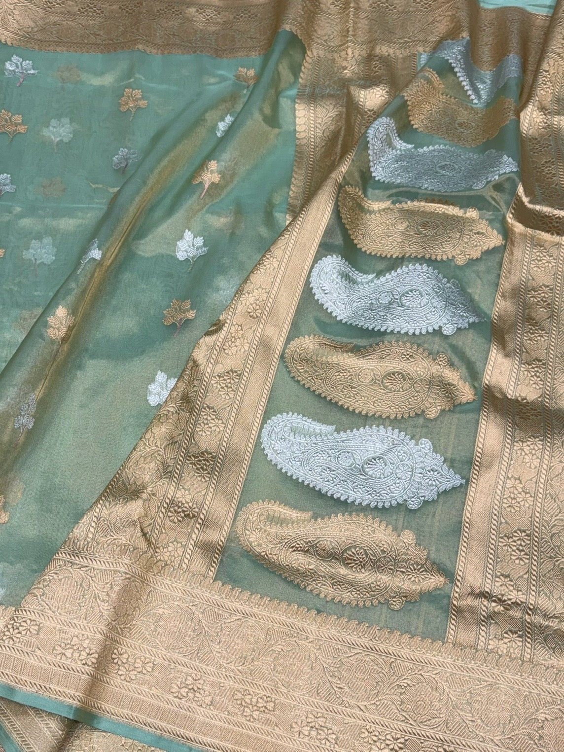 Sea Green Handwoven Pure Banarasi Tissue Saree