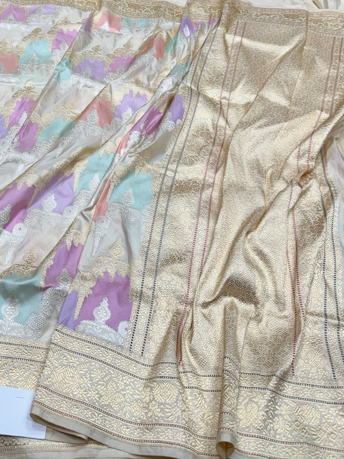 Ivory Handwoven Pure Banarasi Rangkaat Silk Saree – Pure Katan Silk