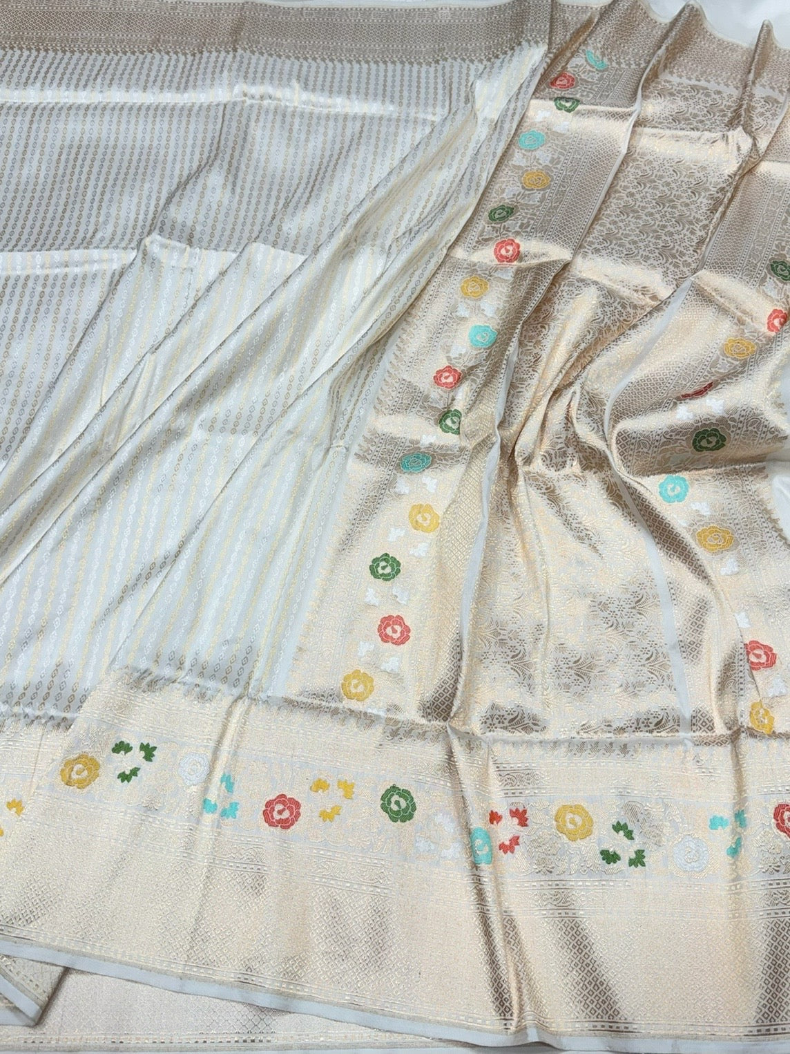 Ivory Handwoven Pure Banarasi Silk Saree – Kadwa Weave, Pure Katan-Mulberry Silk