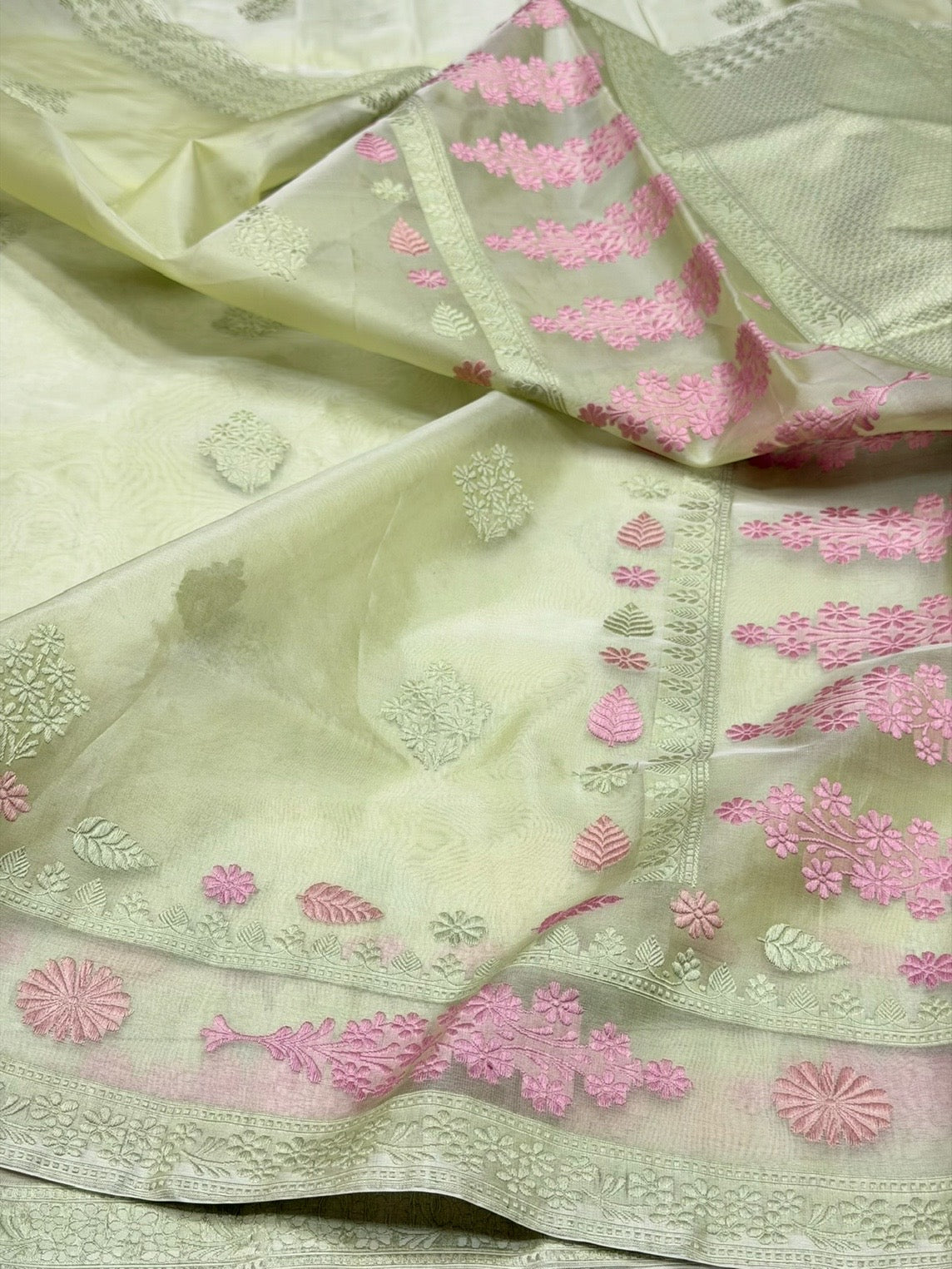 Pista Green Handwoven Pure Banarasi Organza Silk Saree – Kadwa Weave with Skirt Border