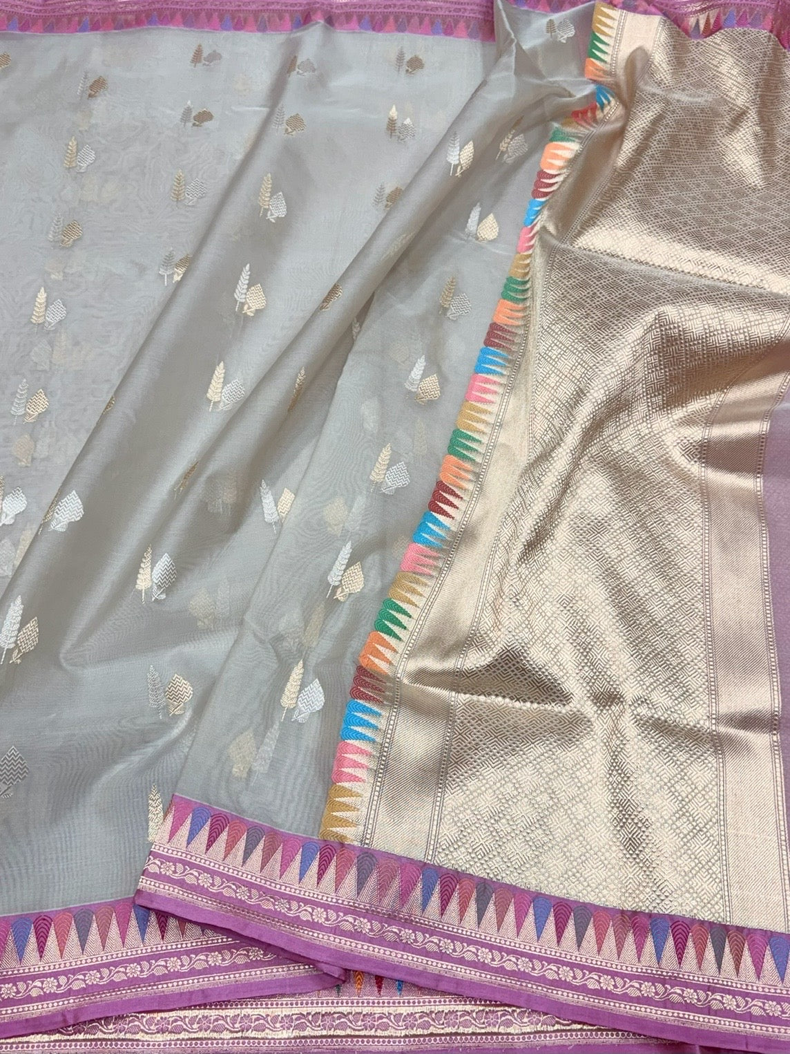 Silver Grey Handwoven Pure Organza Banarasi Silk Saree – Kadwa Weave | Pure Kora–Mulberry Silk Saree