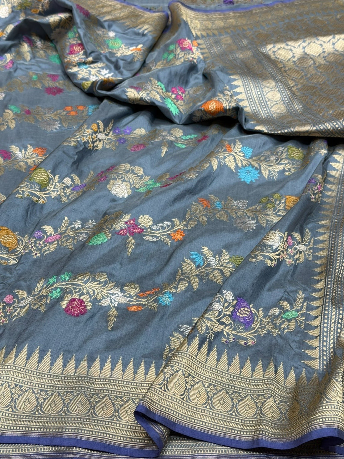 Grey Handwoven Pure Banarasi Katan Silk Saree – Authentic Kadwa Weave