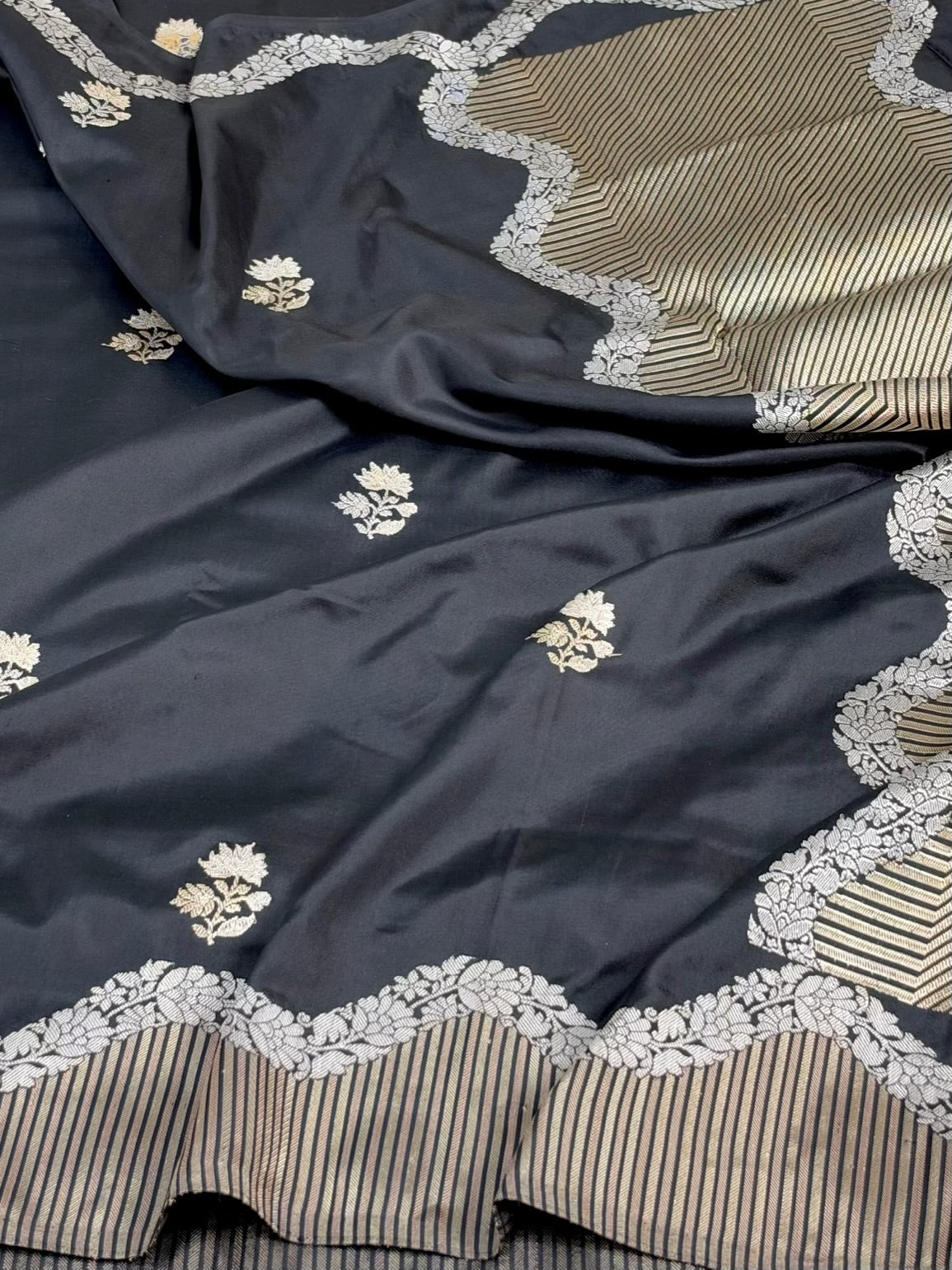 Black Handwoven Pure Banarasi Ektara Silk Saree