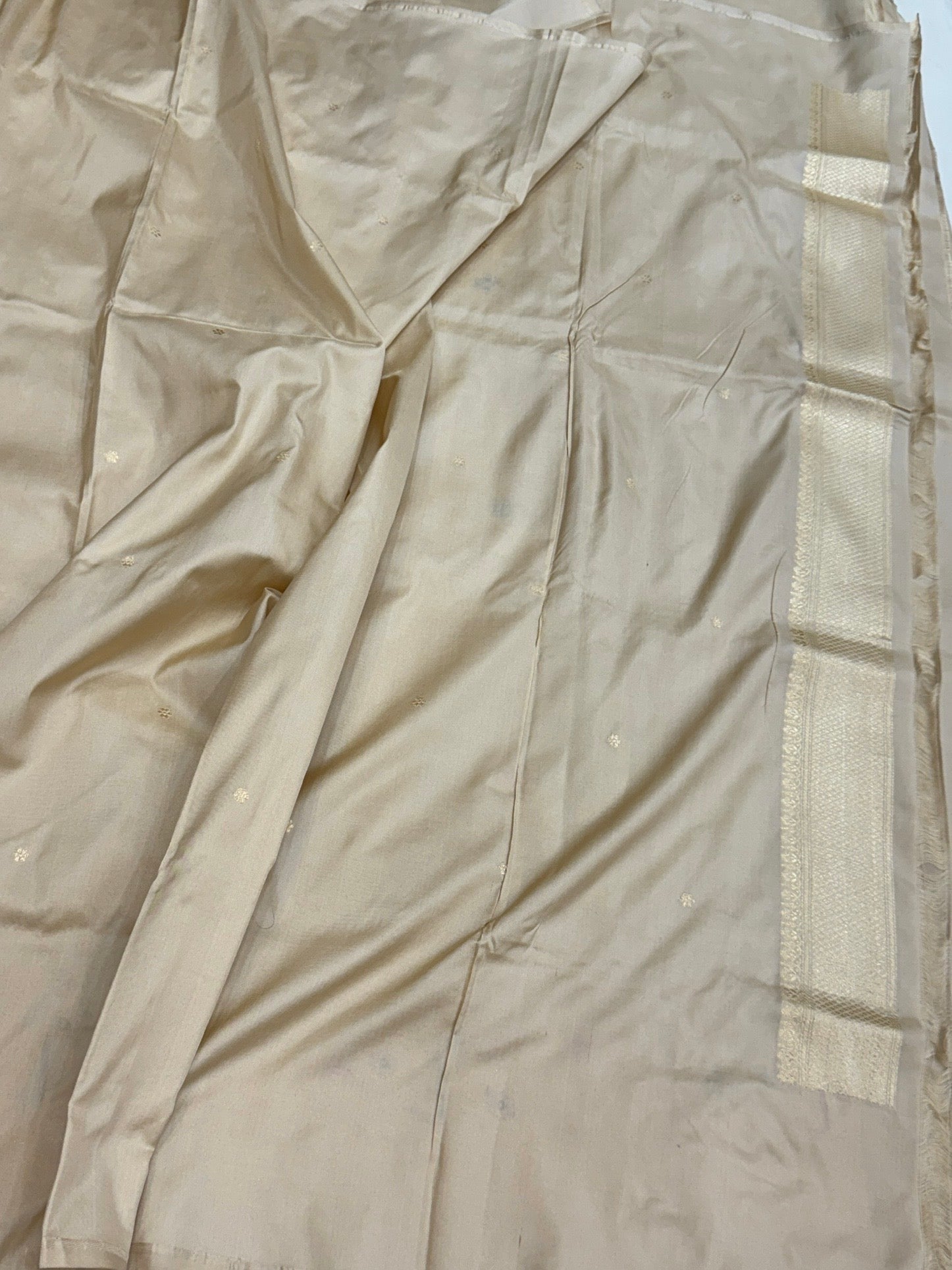 Cream Handwoven Pure Banarasi Silk Saree