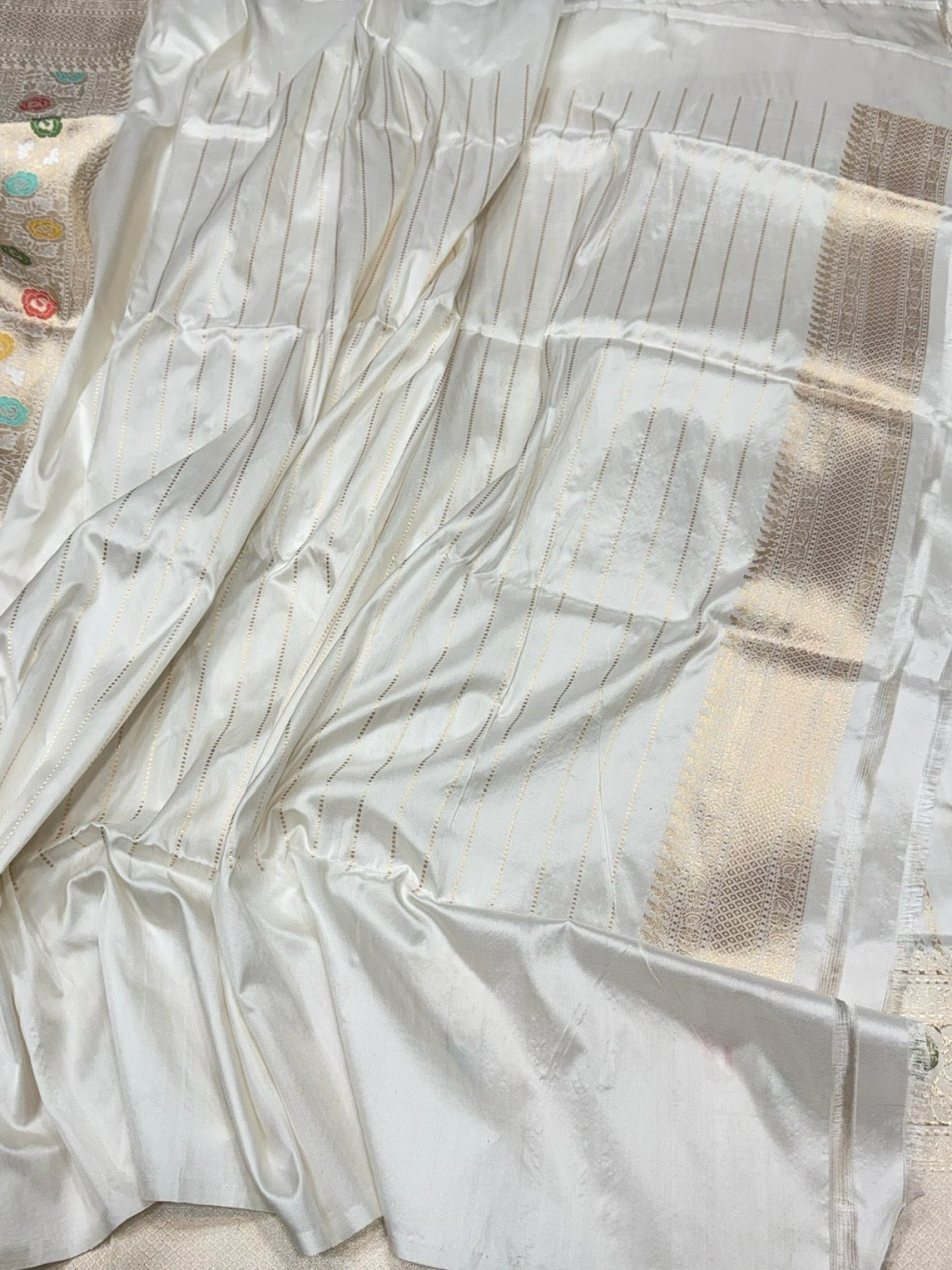 Ivory Handwoven Pure Banarasi Silk Saree – Kadwa Weave, Pure Katan-Mulberry Silk