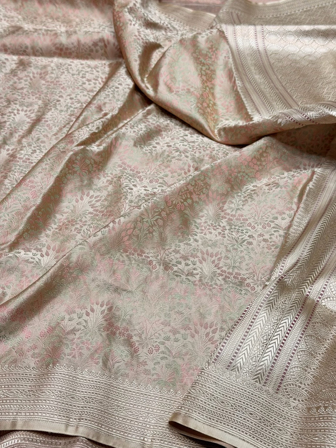Cream Handwoven Pure Banarasi Satin Tanchoi Silk Saree – Luxurious Satin Silk with Kadwa Weave